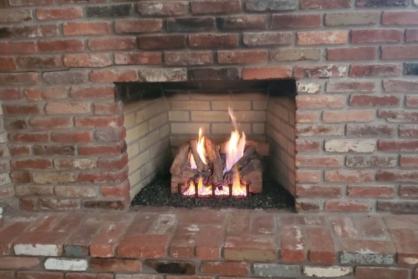 R.H. Peterson Realfyre G19A-18/20-01V Vent-Free Burner, Electronic and Foothill Split Oak Gas Logs